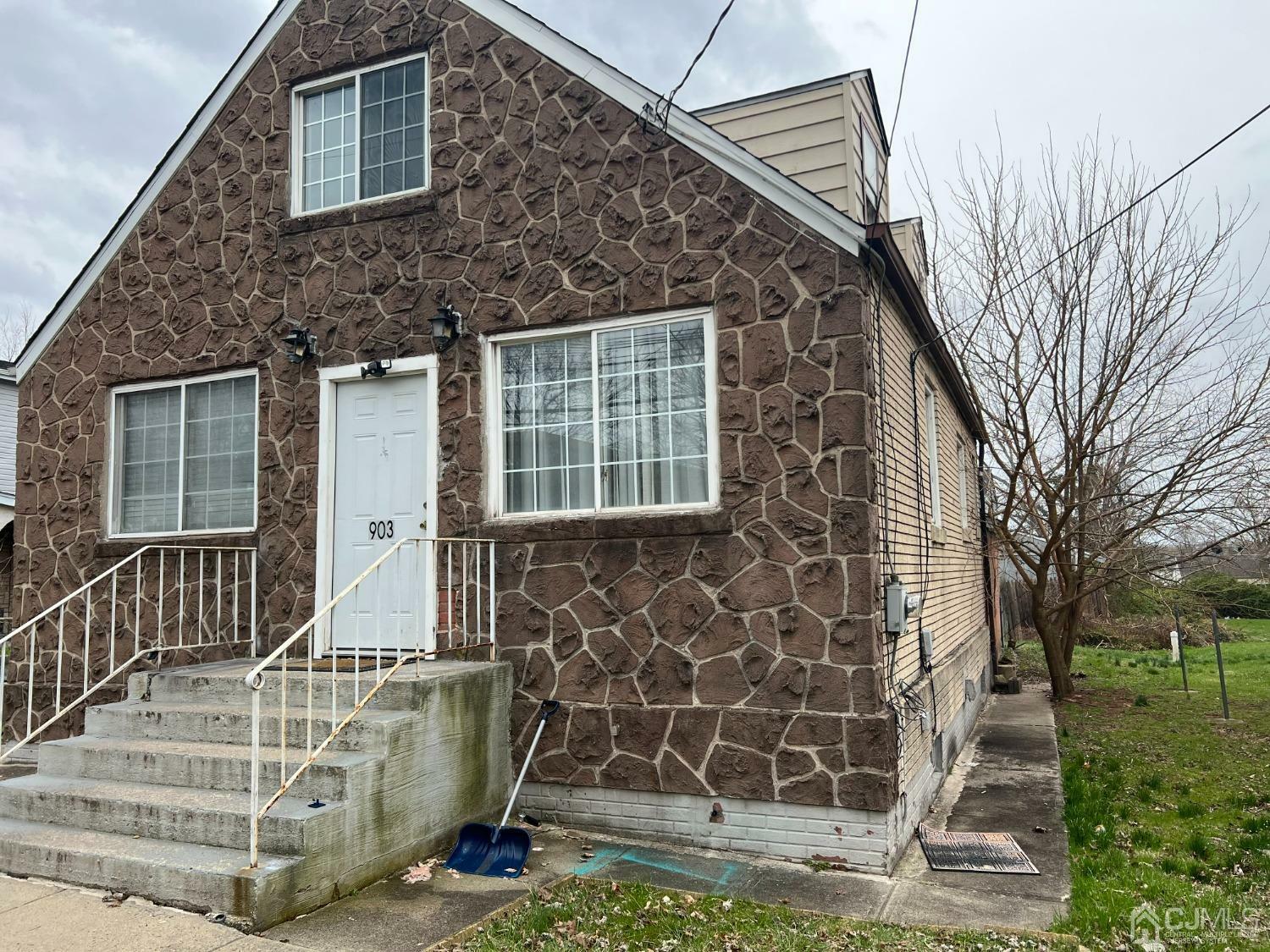 Property Photo:  903 Green Street  NJ 08830 