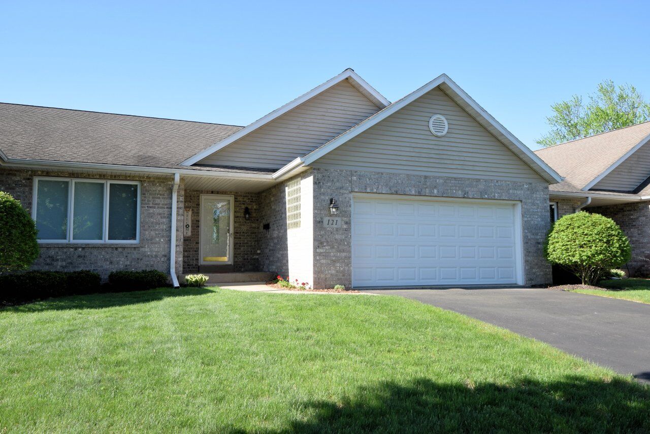 Property Photo: 121 Macarthur Dr WI 53149