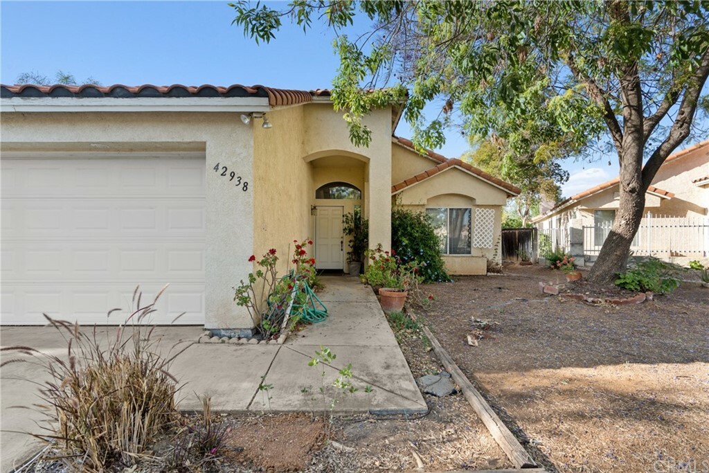 Property Photo:  42938 Avenida Gato  CA 92544 