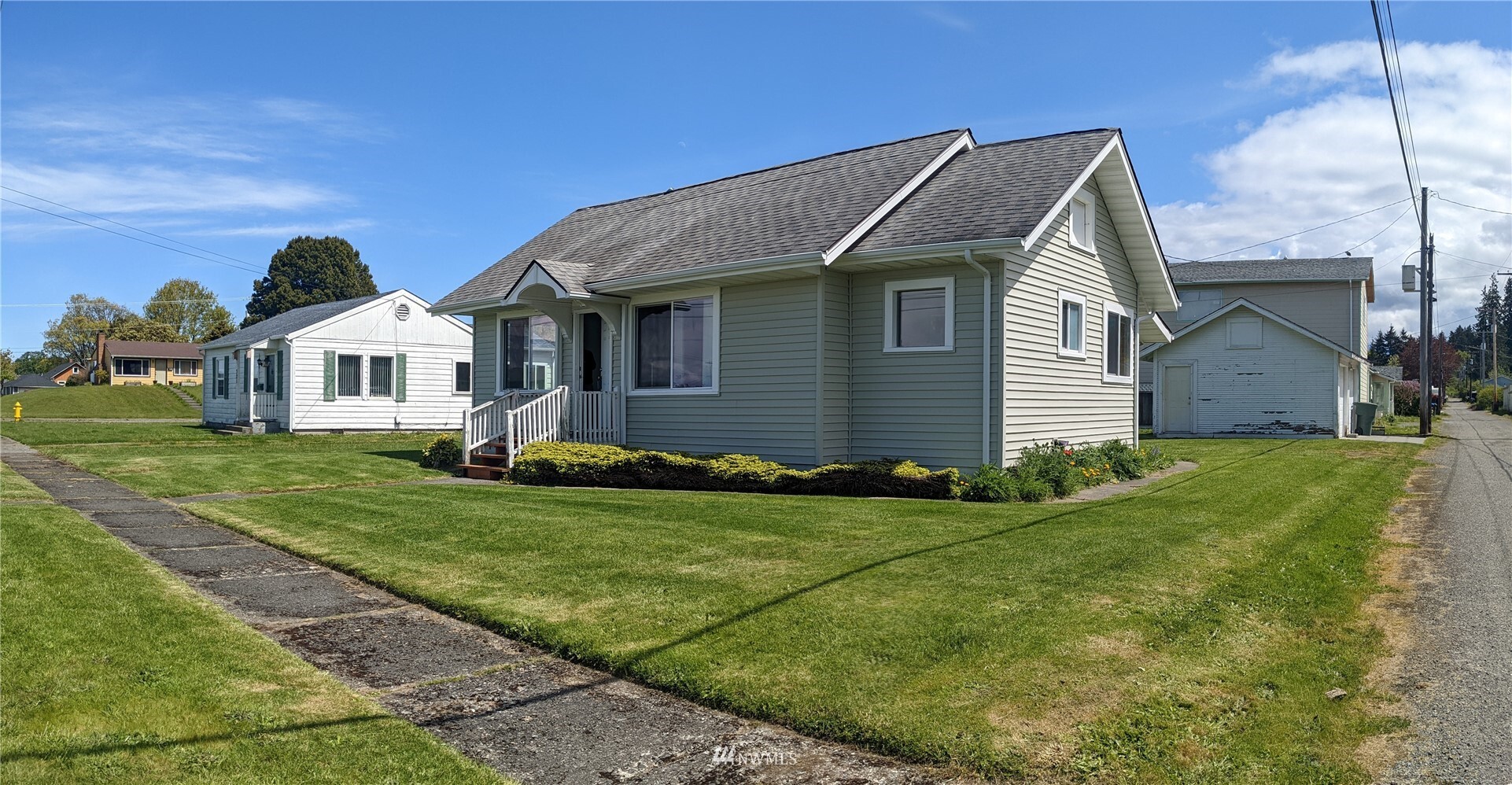 Property Photo:  315 N Jones Street  WA 98362 