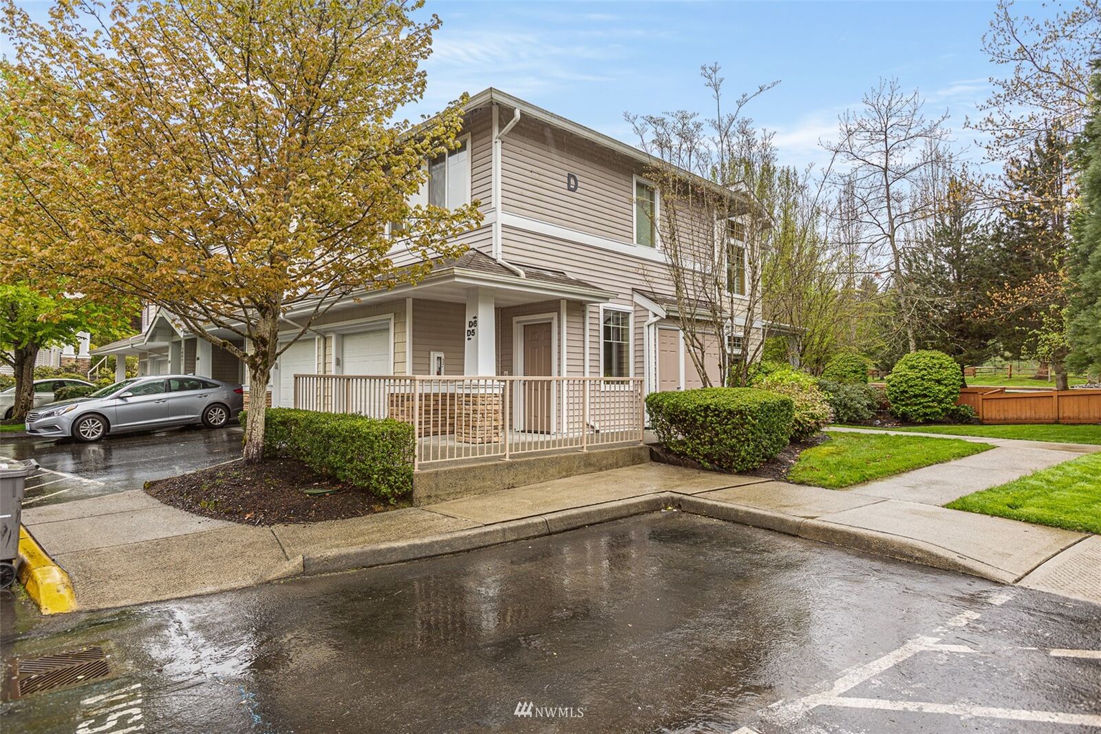 Property Photo:  14007 69th Drive SE D5  WA 98296 