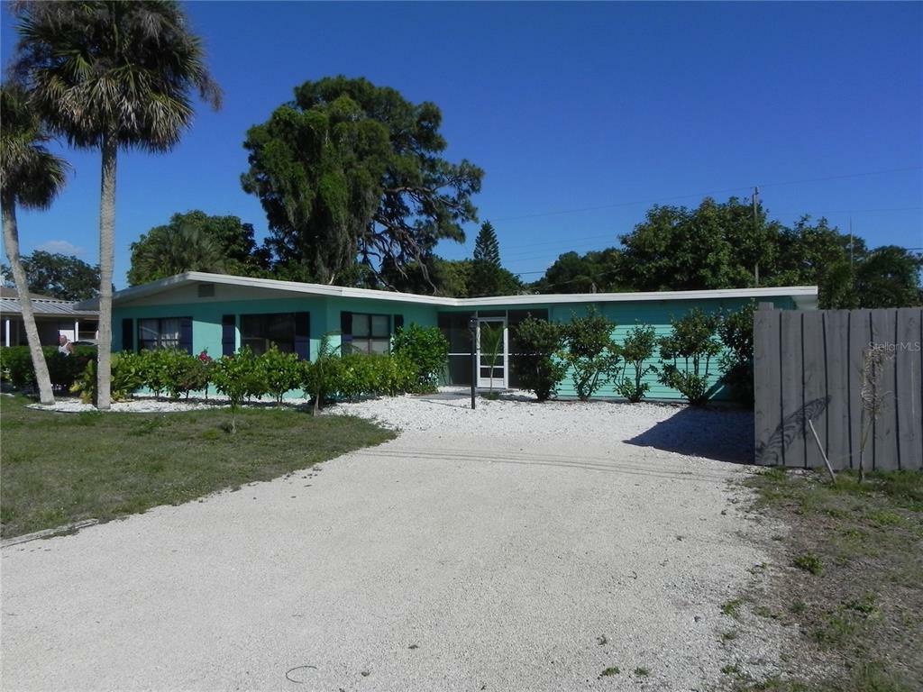 Property Photo:  911 South Venice Boulevard  FL 34293 