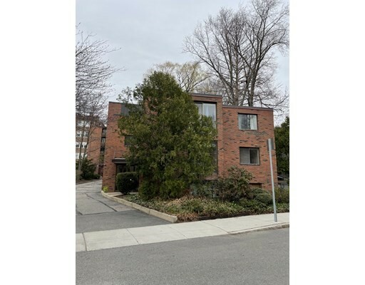 Property Photo: 17 Healey St 202 MA 02138