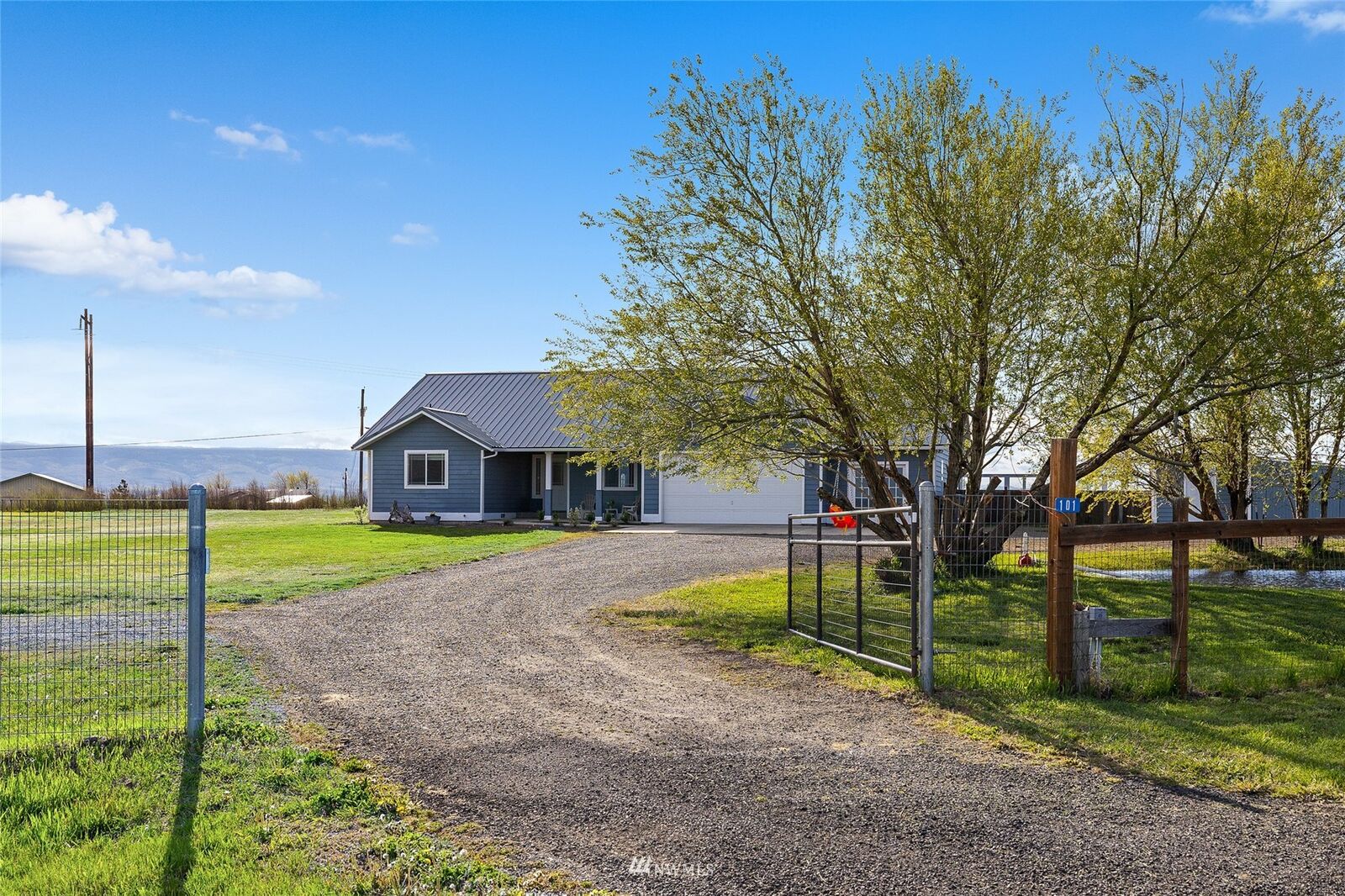 Property Photo:  101 Tucker Lane  WA 98926 