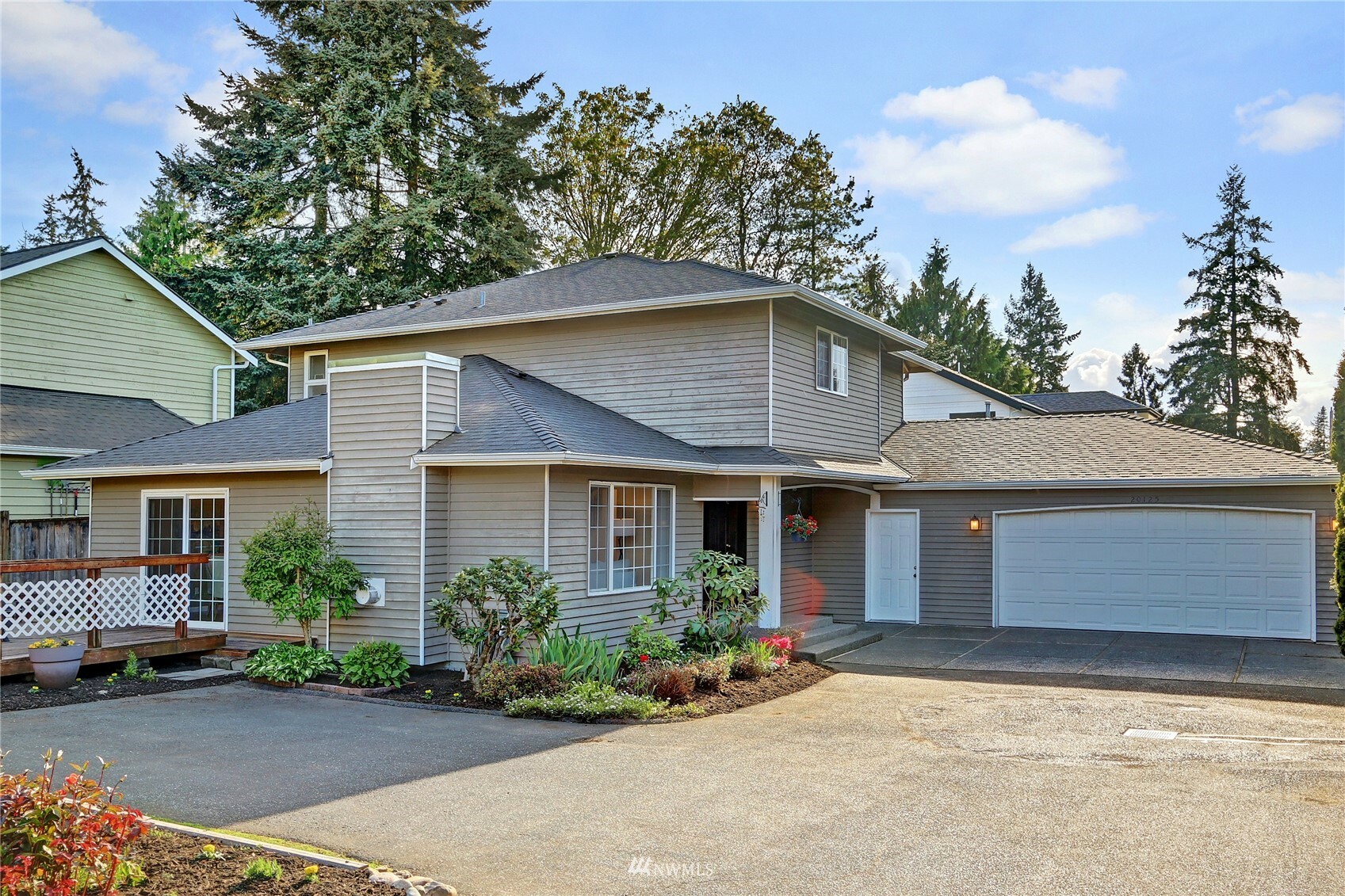 Property Photo:  20125 Dayton Avenue N  WA 98133 