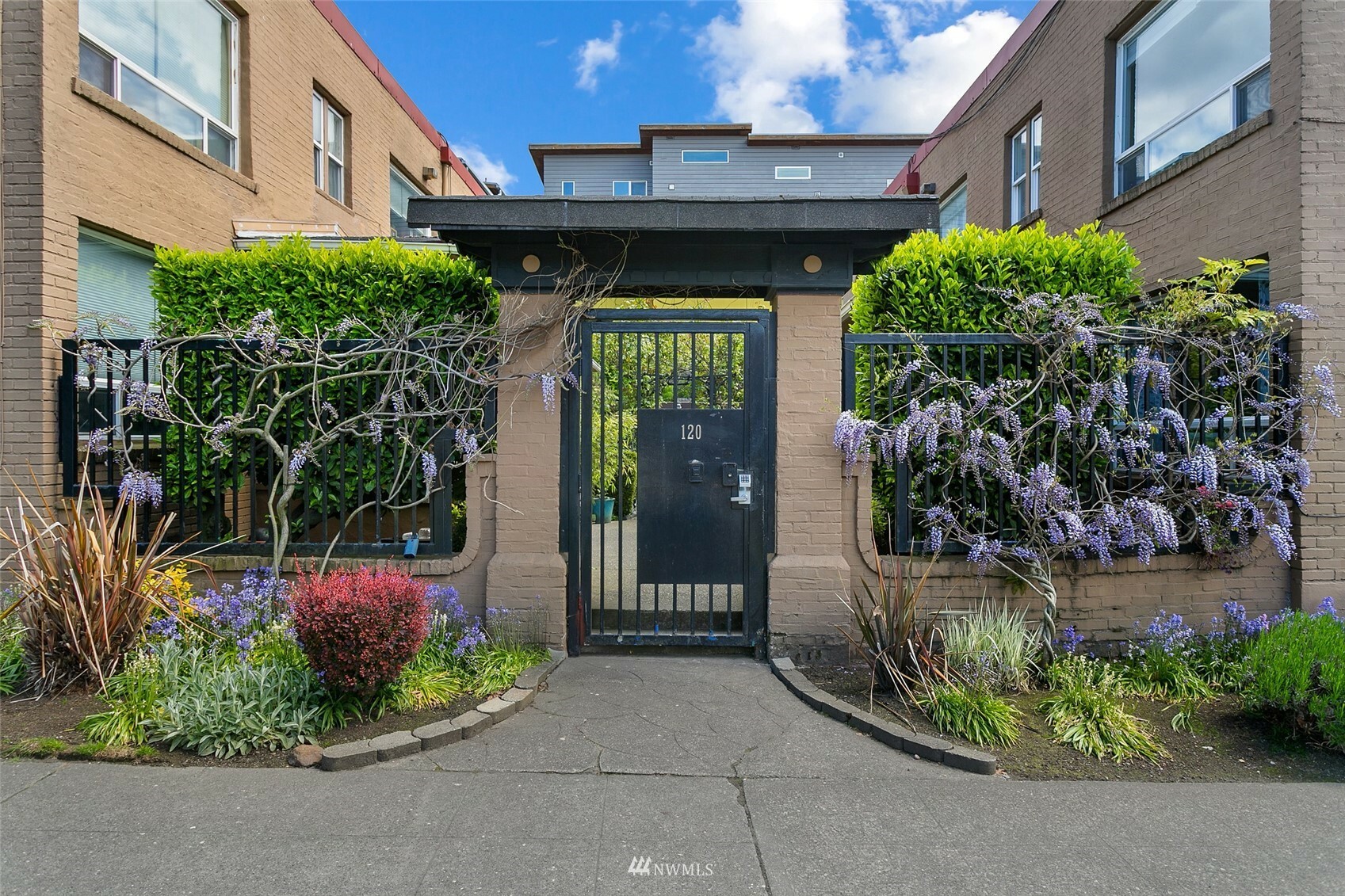 Property Photo:  120 14th Avenue 7  WA 98122 