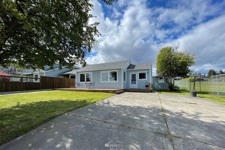 Property Photo: 1728 W 7th Street WA 98363