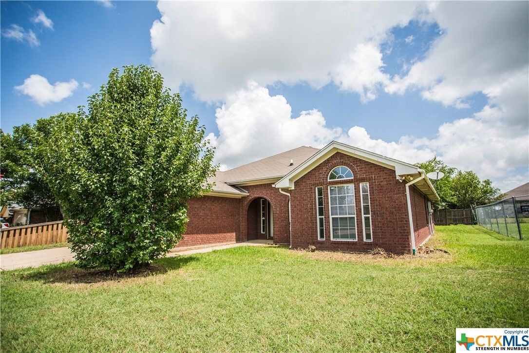 Property Photo: 2403 Amethyst Drive TX 76549