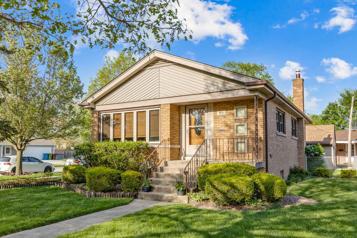 Property Photo:  10101 Elm Circle Drive  IL 60453 