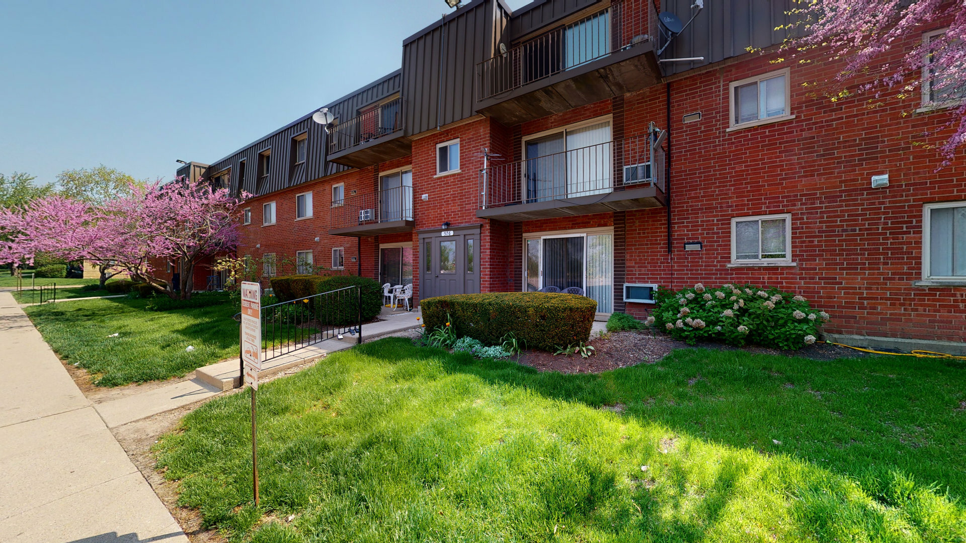 Property Photo: 576 Fairway View Drive 1F IL 60090