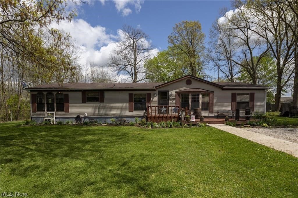 Property Photo:  11476 Ridgefield Avenue NE  OH 44601 