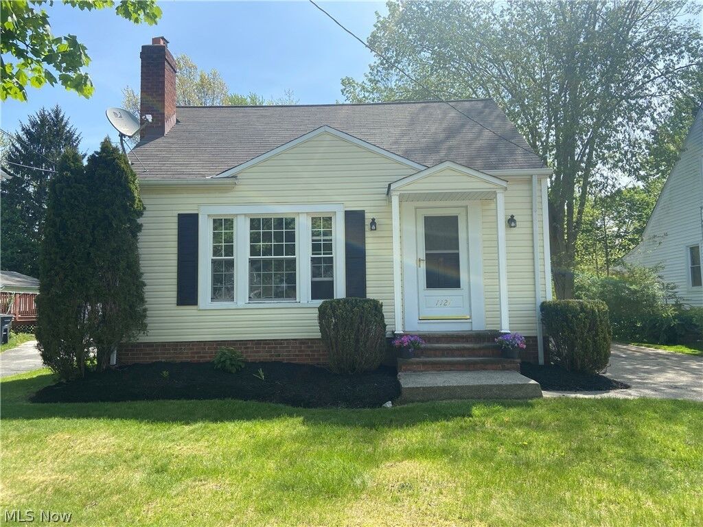 Property Photo:  1127 Gordon Road  OH 44124 