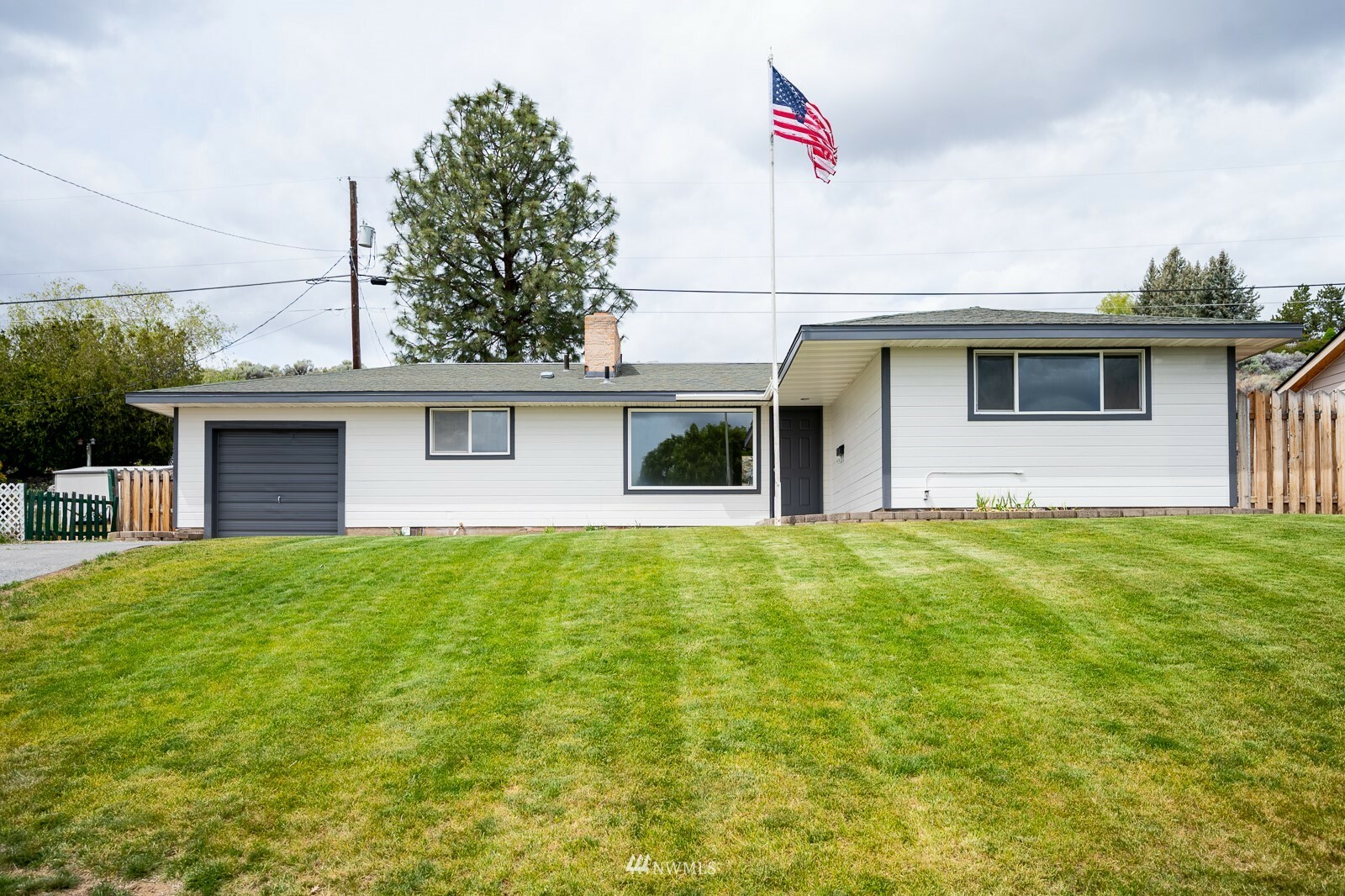 Property Photo:  401 Patrick Road  WA 98823 