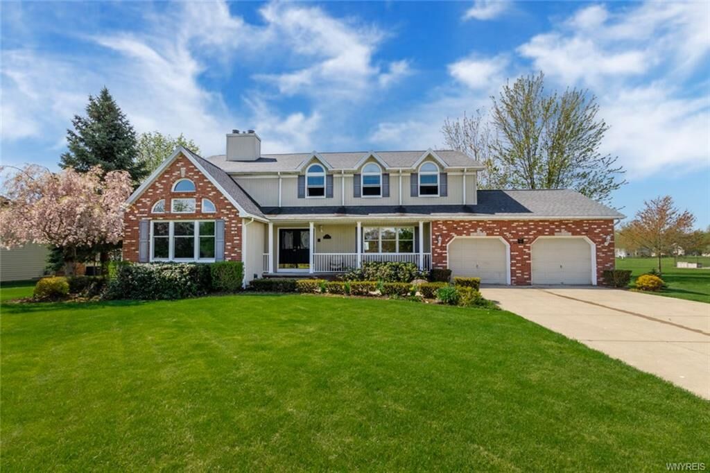 Property Photo:  30 River Oaks Drive  NY 14072 
