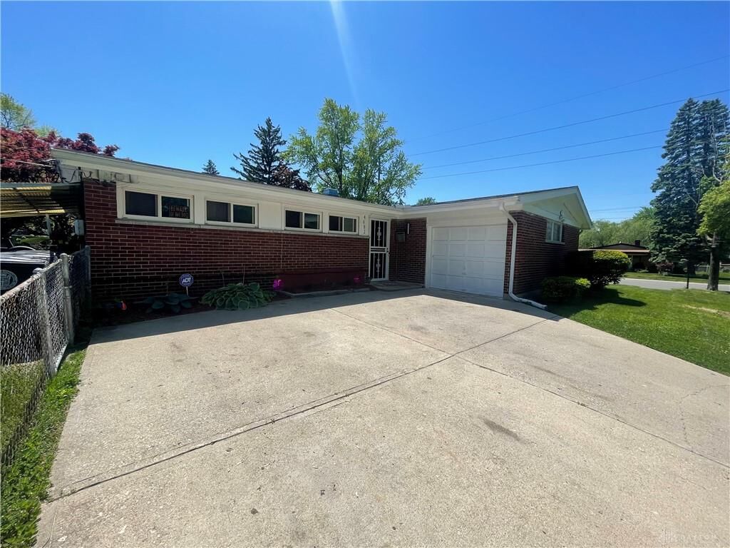 Property Photo: 4682 Hedgewood Drive OH 45406