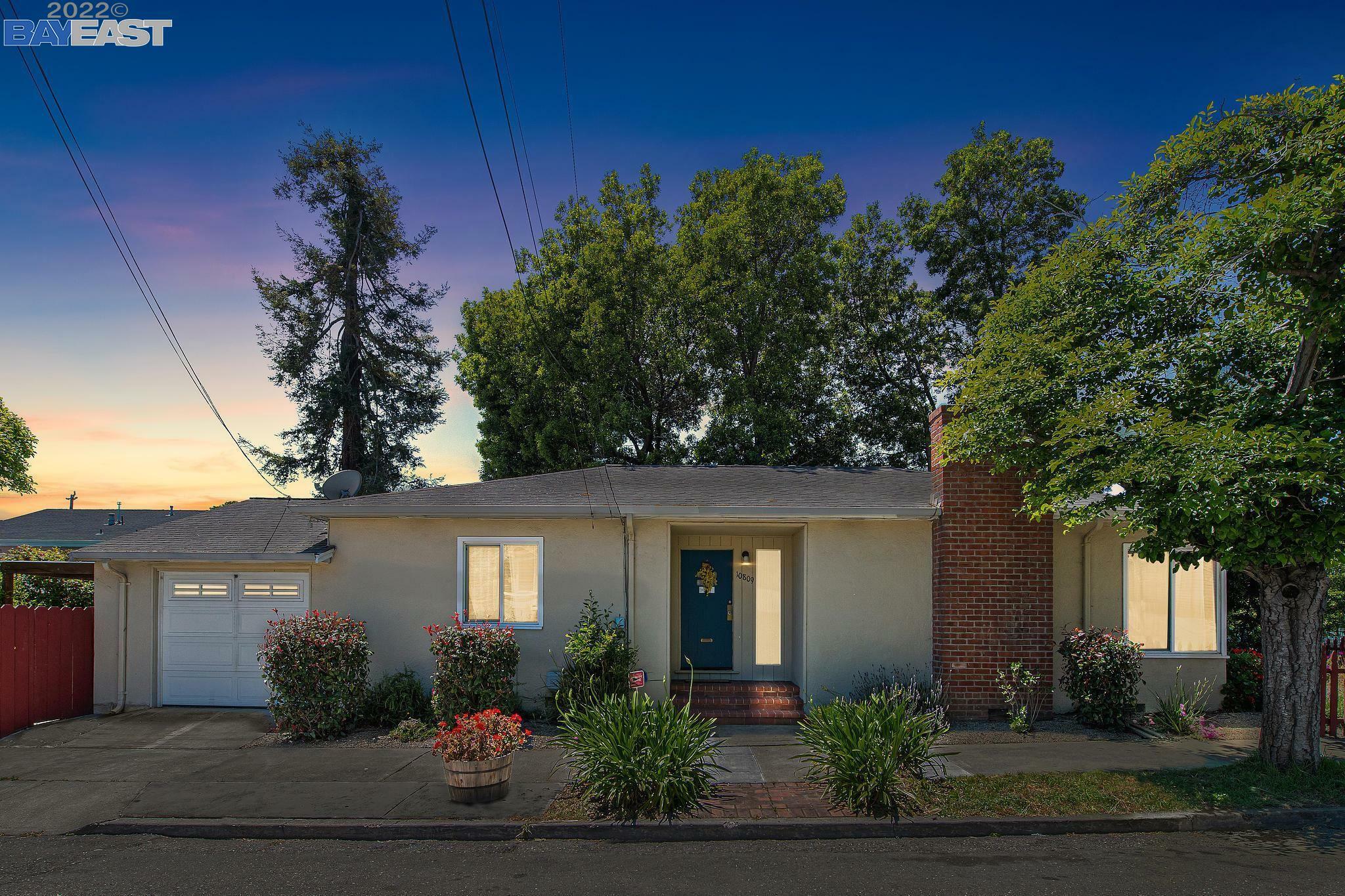 Property Photo:  10809 McIntyre St  CA 94605 