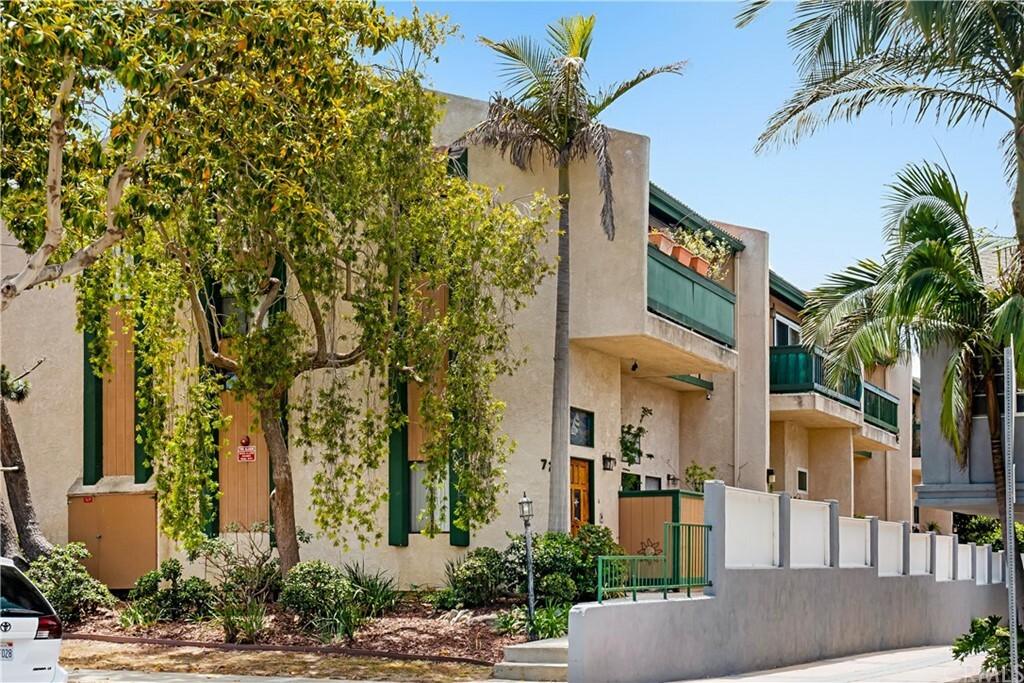 Property Photo: 721 N Irena Avenue D CA 90277