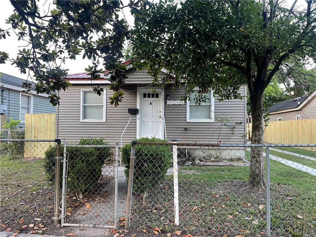 Property Photo: 1228 Southlawn Boulevard LA 70114