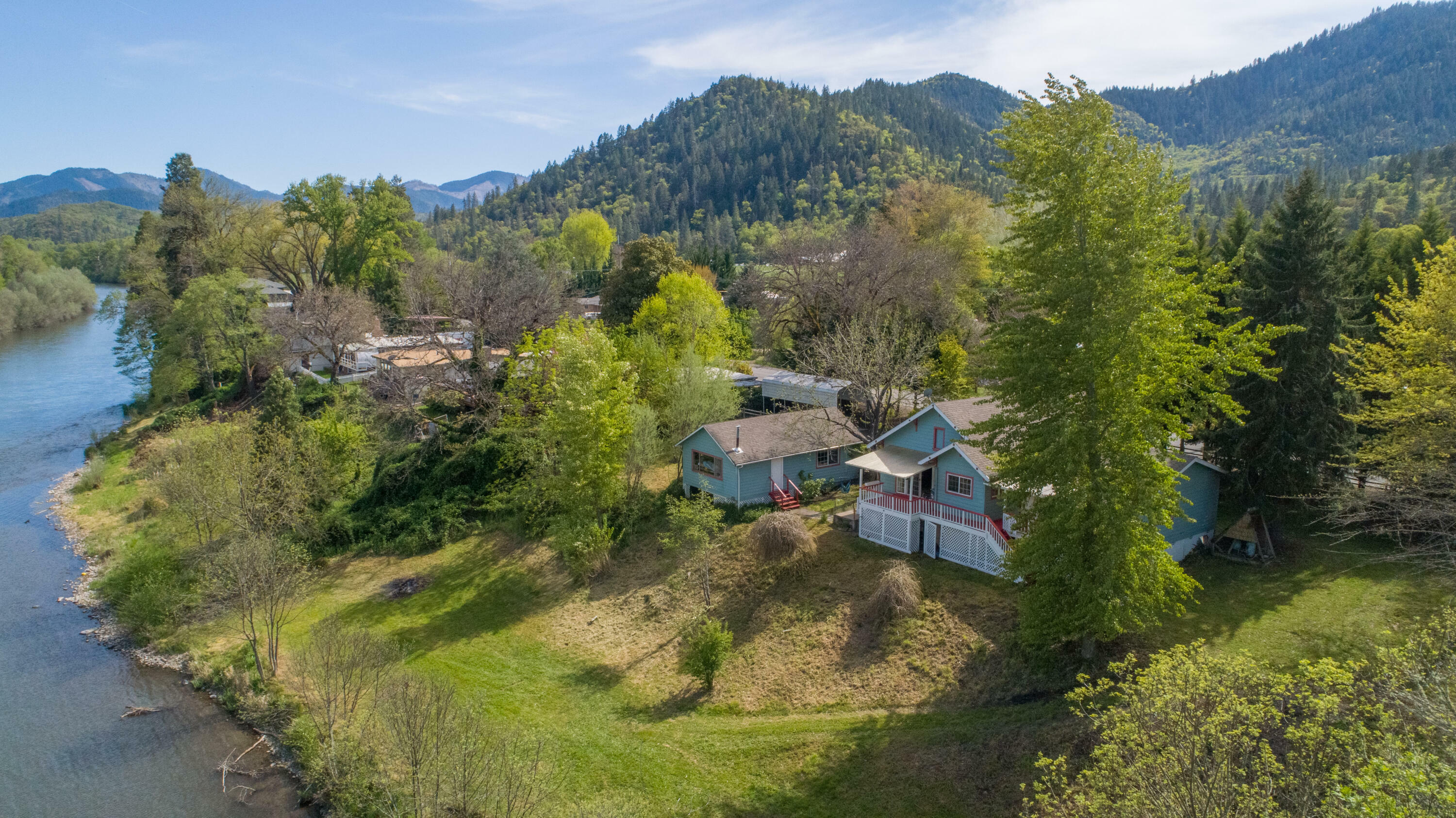 Property Photo: 4886 Rogue River Highway OR 97525
