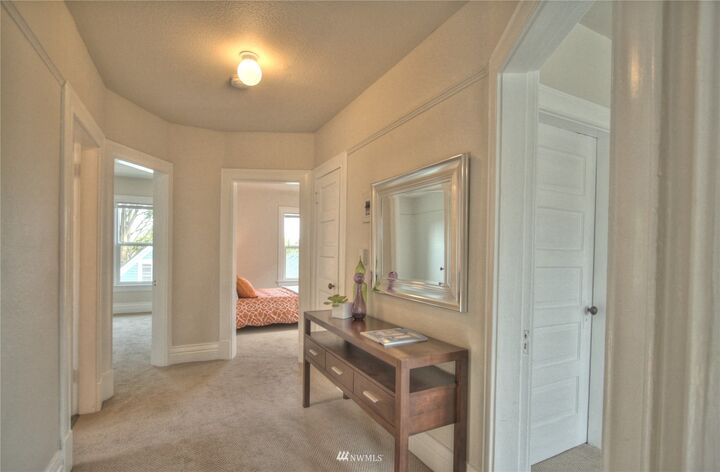 Property Photo:  620 Malden Avenue E 4  WA 98112 