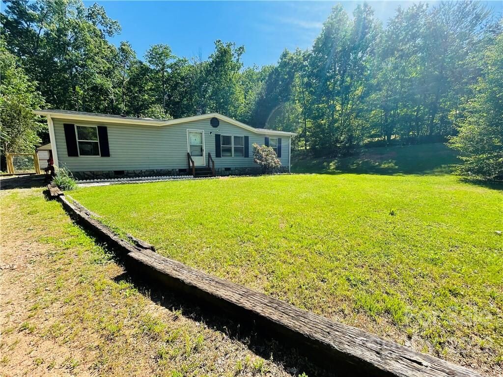 Property Photo:  310 Pinnacle Heights  NC 28761 