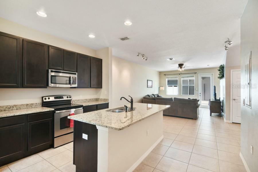 Property Photo:  14070 Avenue Of The Groves  FL 34787 