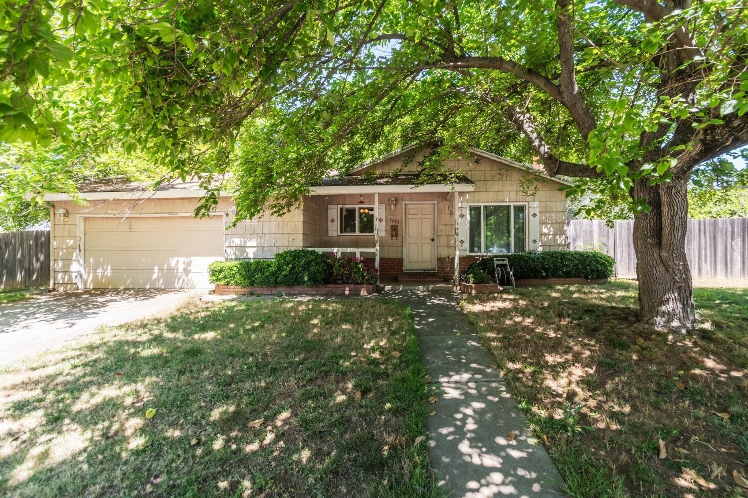 Property Photo: 5633 Liggett Way CA 95608