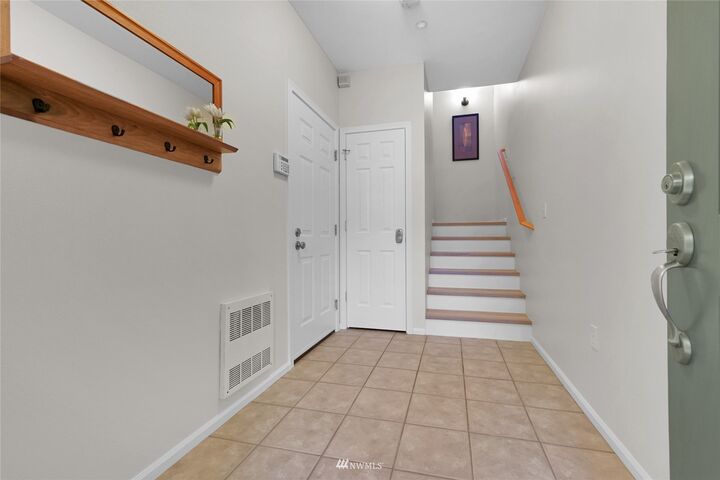 Property Photo: 225 S 51st Street G WA 98055