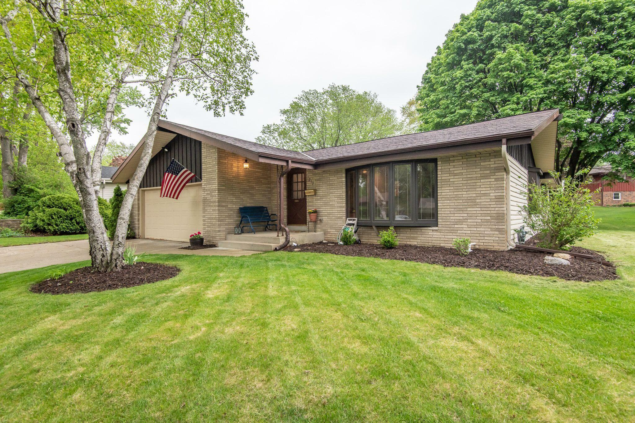 Property Photo:  215 N Grandview Blvd  WI 53188 