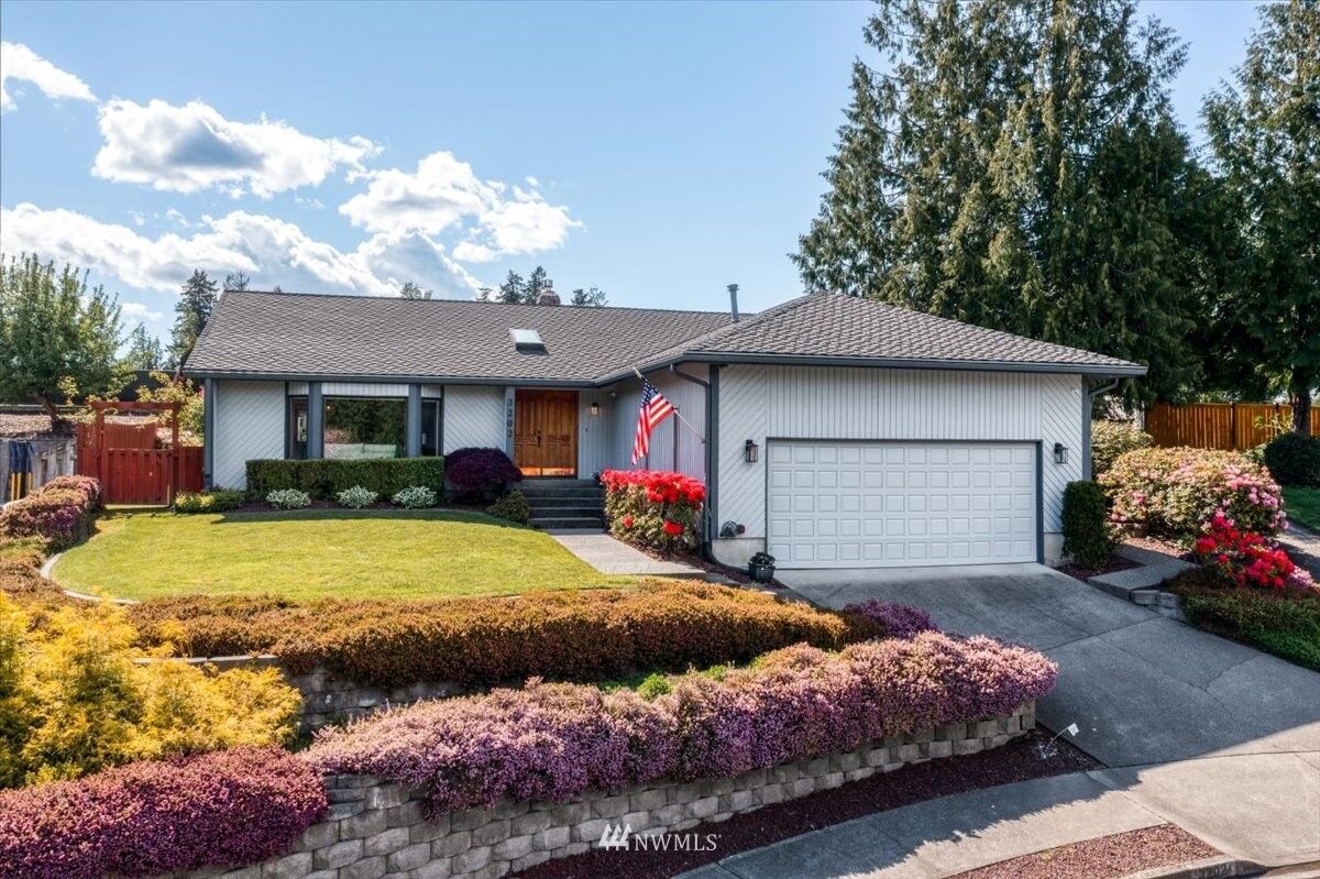 Property Photo:  3202 21st Street Place SE  WA 98374 