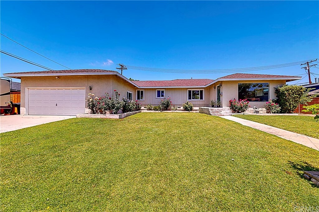 Property Photo:  2421 W Marian Avenue  CA 92804 