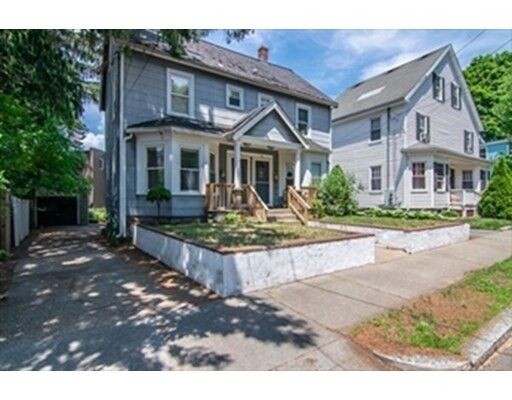 Property Photo:  142 Lynde St 142  MA 02176 