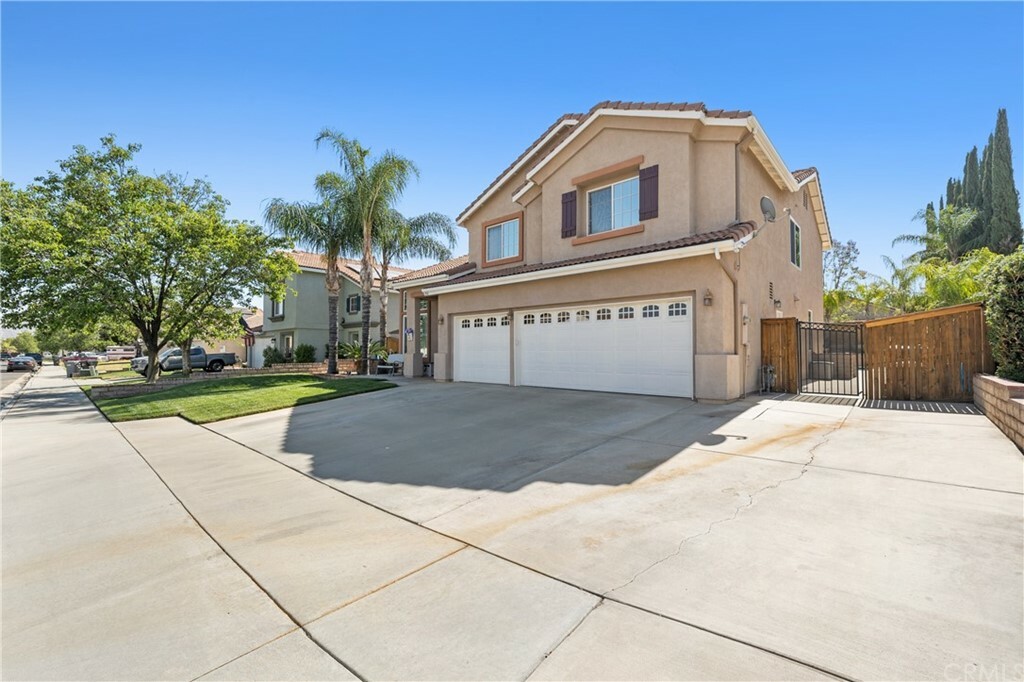 Property Photo:  354 Winthrop Drive  CA 92544 