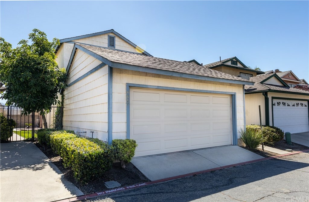 Property Photo:  4887 Village Green Way  CA 92407 