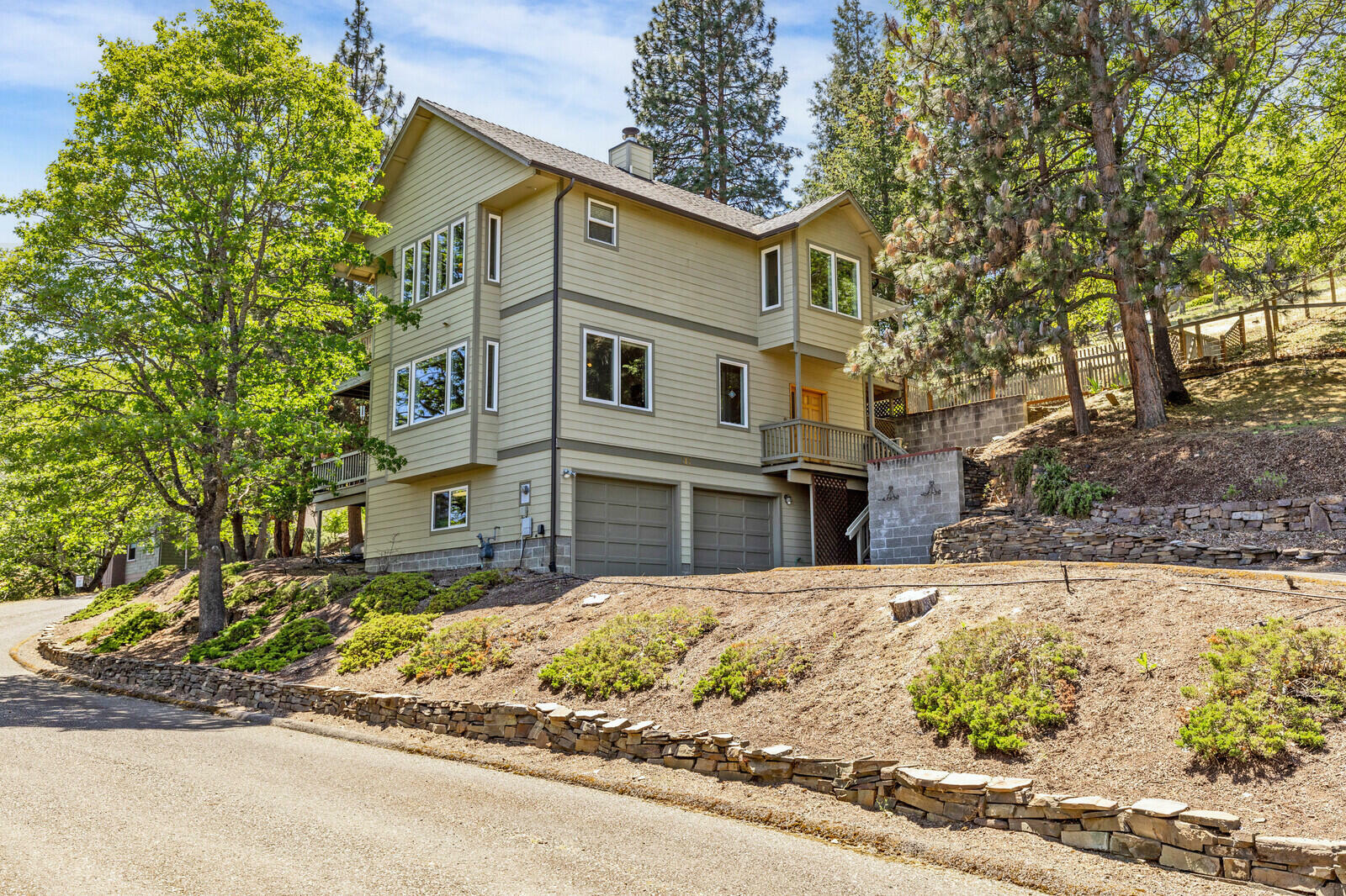 215 Piedmont Drive  Ashland OR 97520 photo