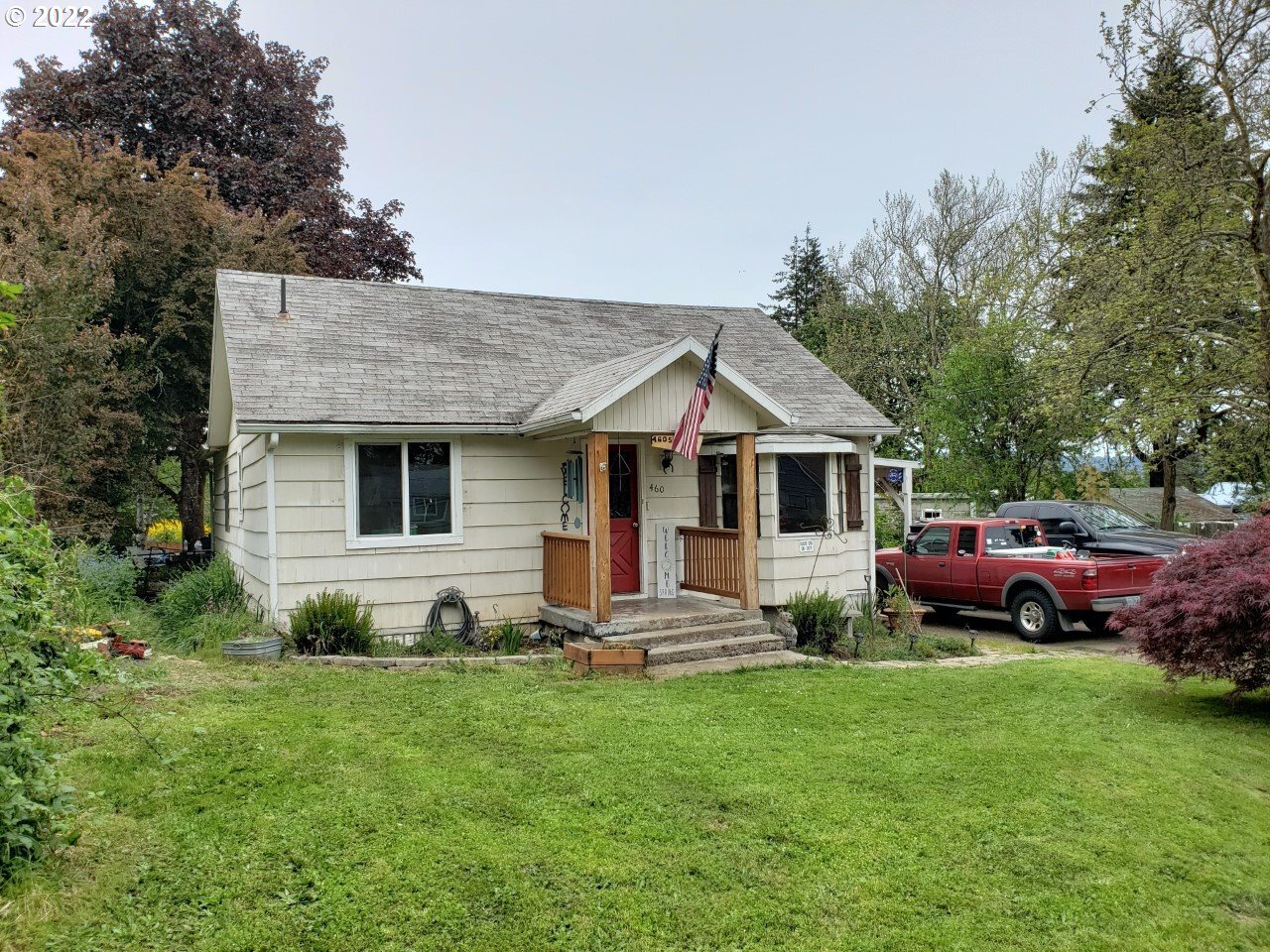 Property Photo: 460 SW Hill Dr OR 97396
