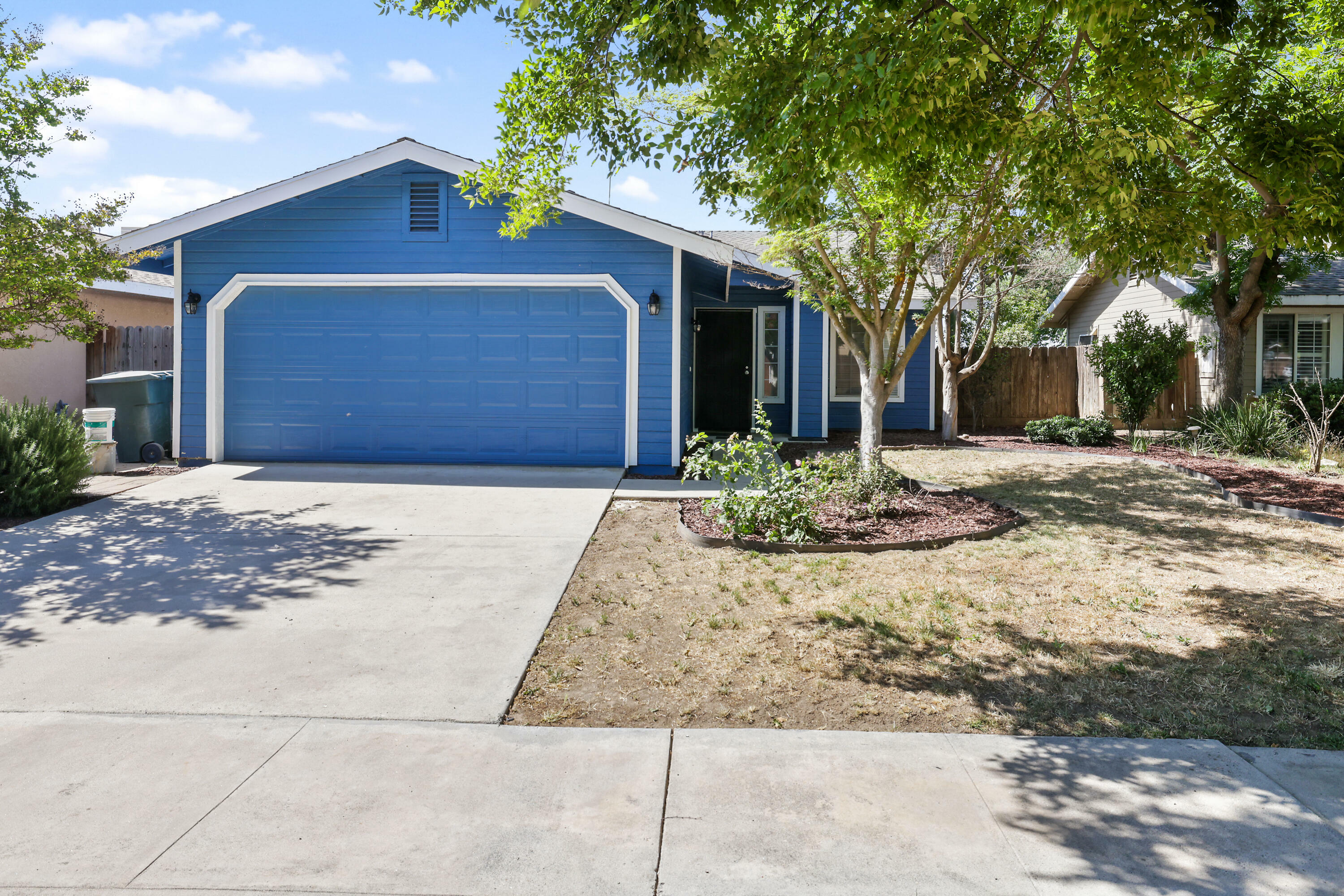 461 Buttonwood Avenue  Tulare CA 93274 photo