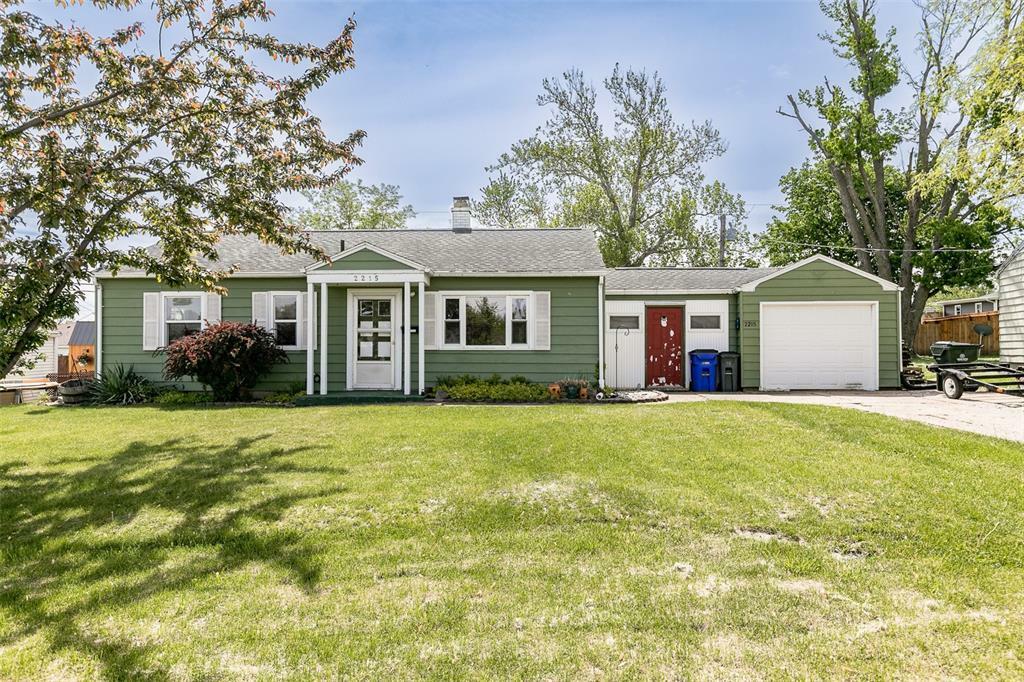 Property Photo:  2215 9th Avenue SW  IA 52404 