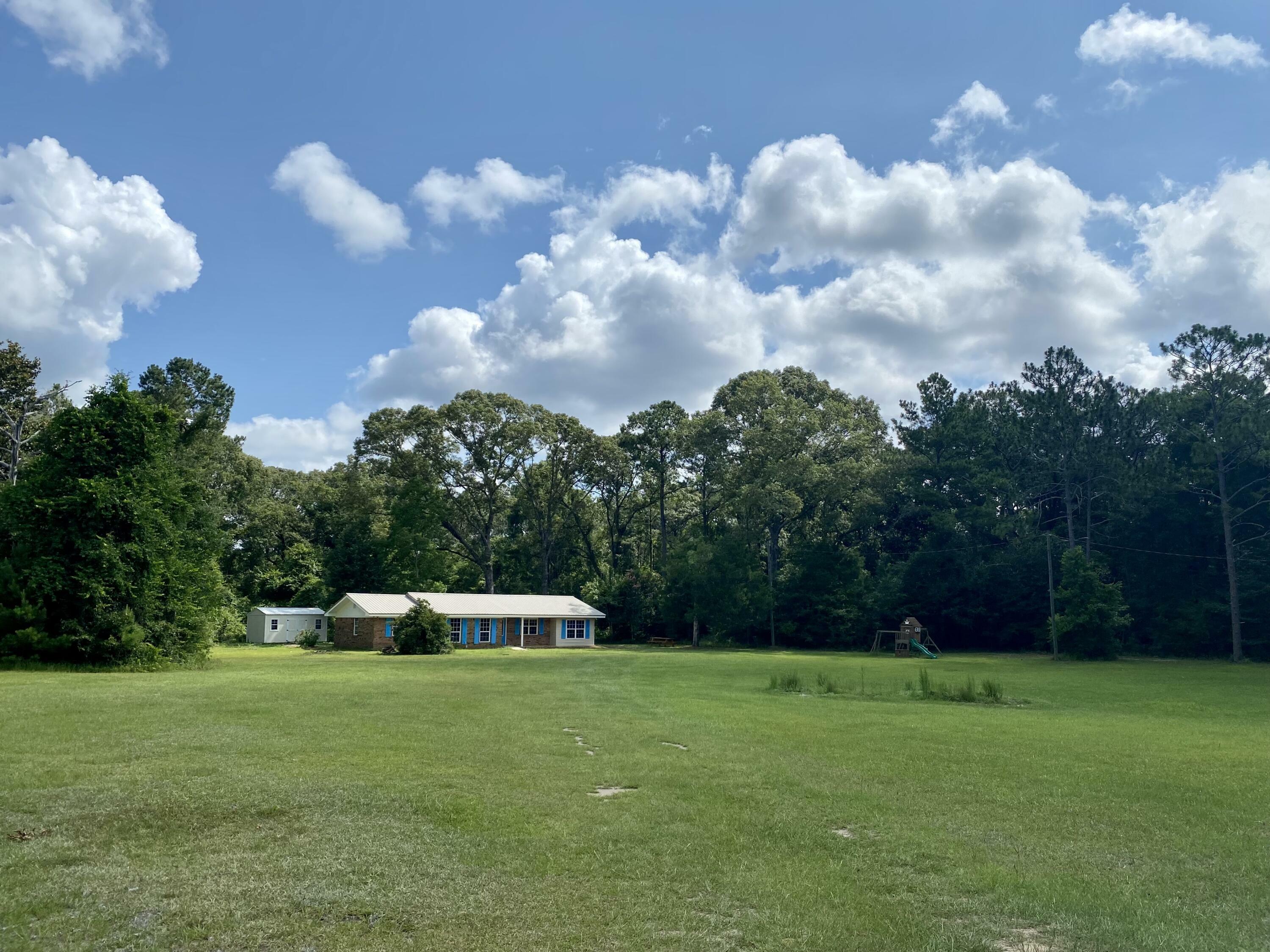 Property Photo:  3517 Auburn Rd  FL 32539 