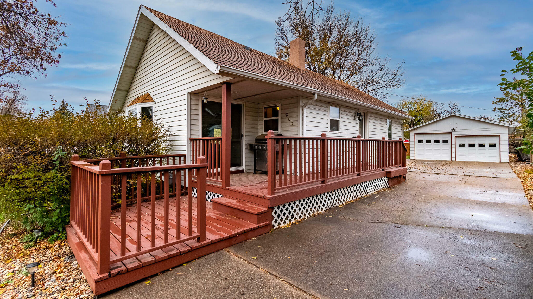 Property Photo:  800 W Bowen Avenue  ND 58504 