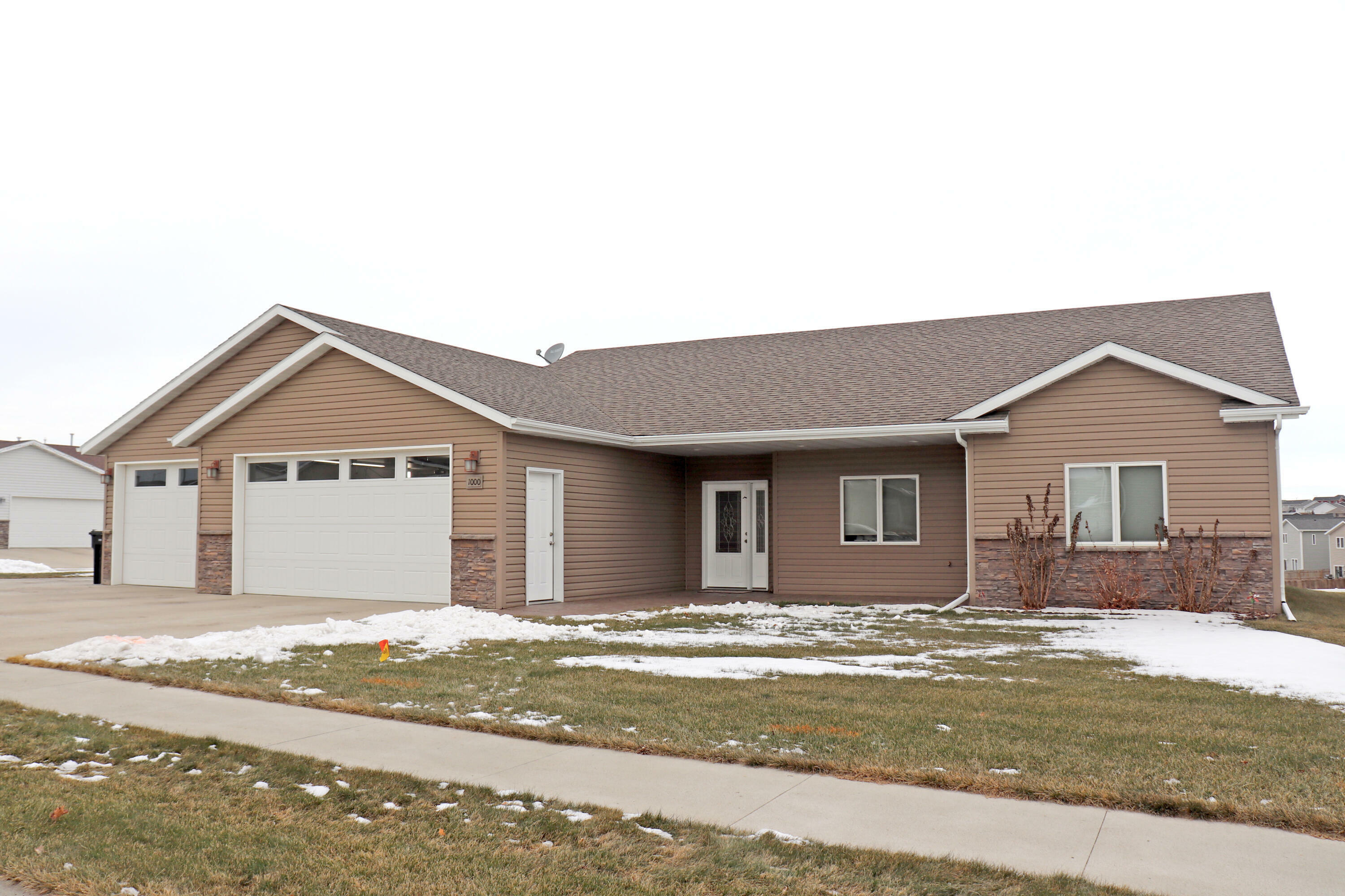 Property Photo:  1000 E. Lasalle Drive  ND 58503 