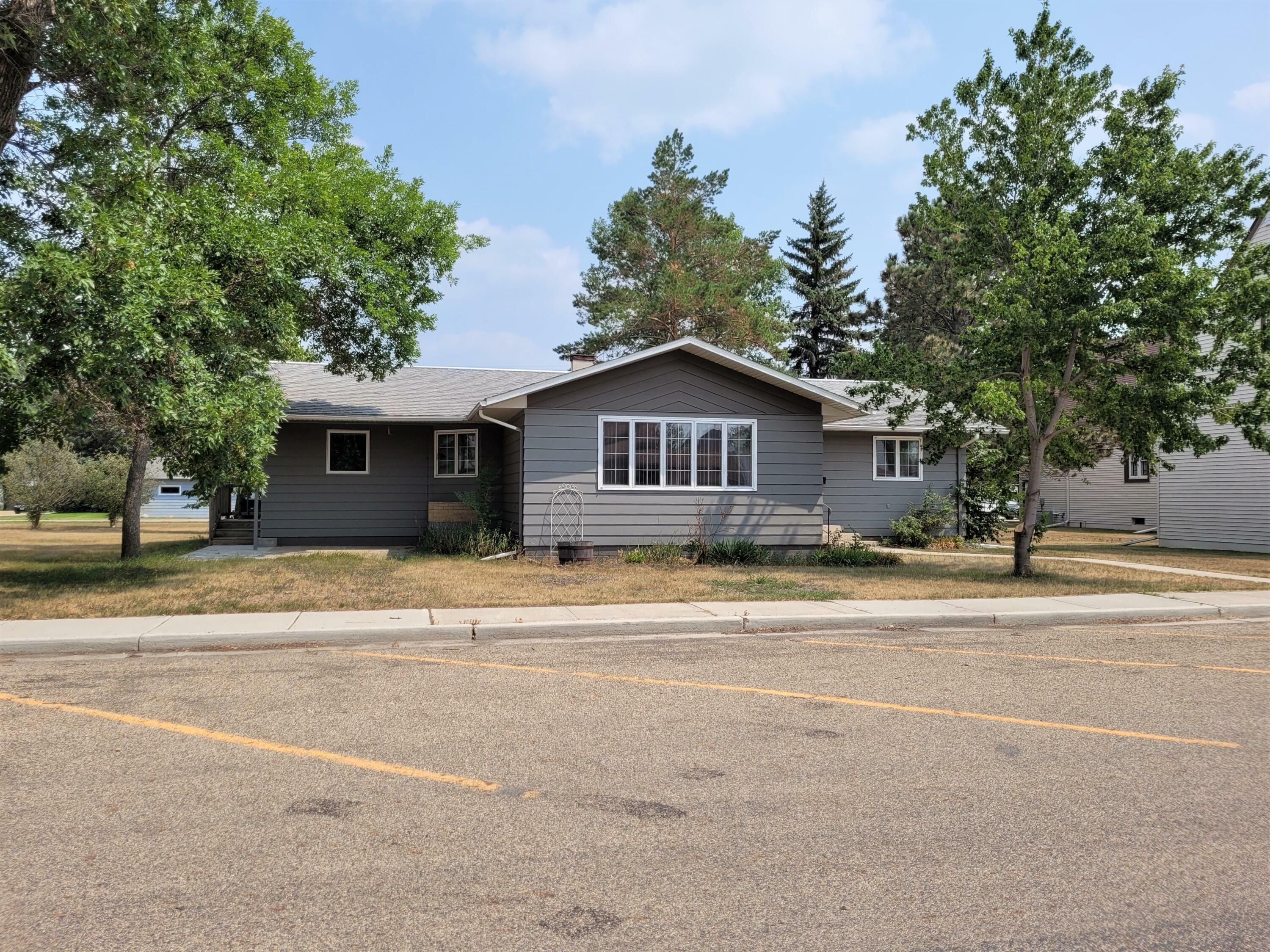 Property Photo:  207 2nd Street SE  ND 58458 