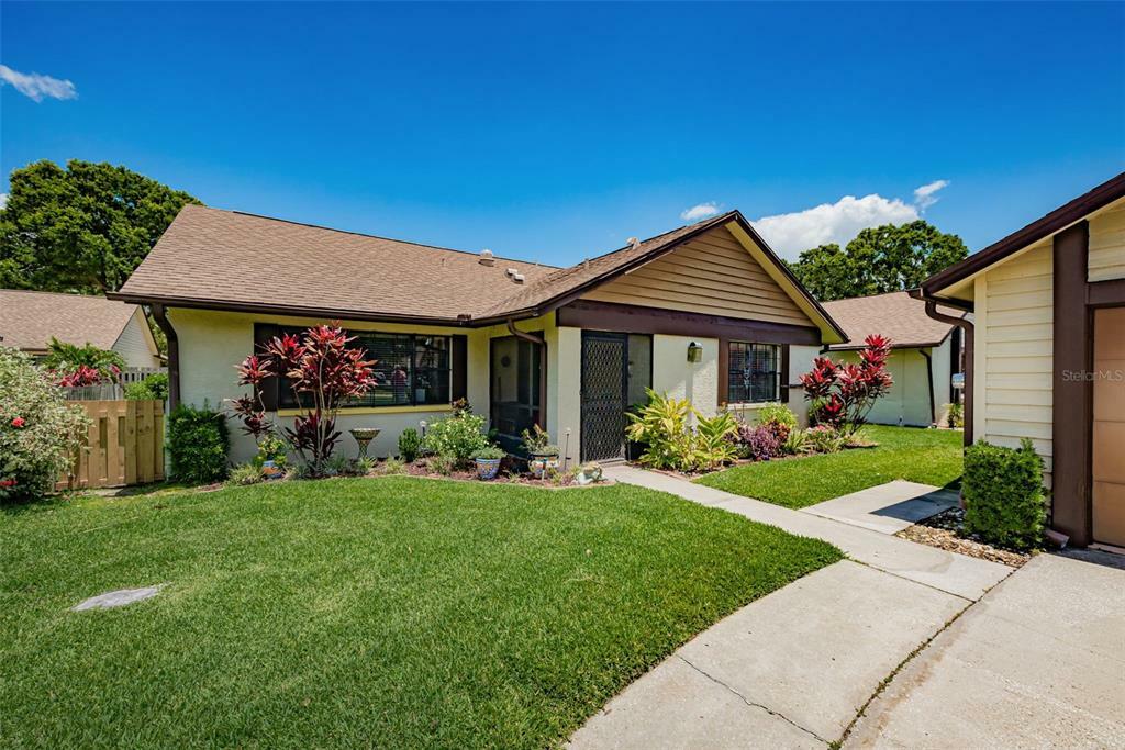 Property Photo: 2621 Laurelwood Drive FL 33763
