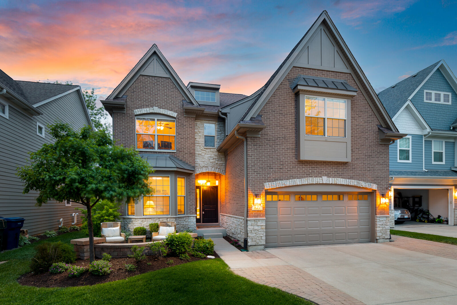 Property Photo:  827 N Eagle Street  IL 60563 