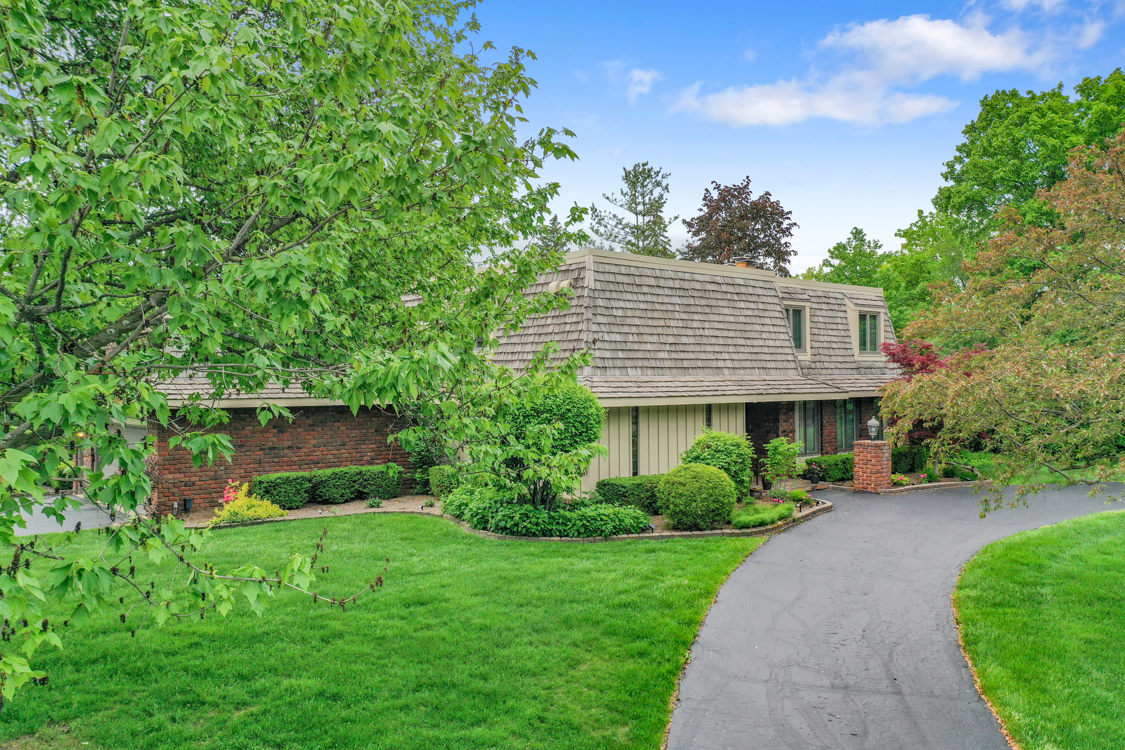 Property Photo: 9 Hampton Drive IL 60523