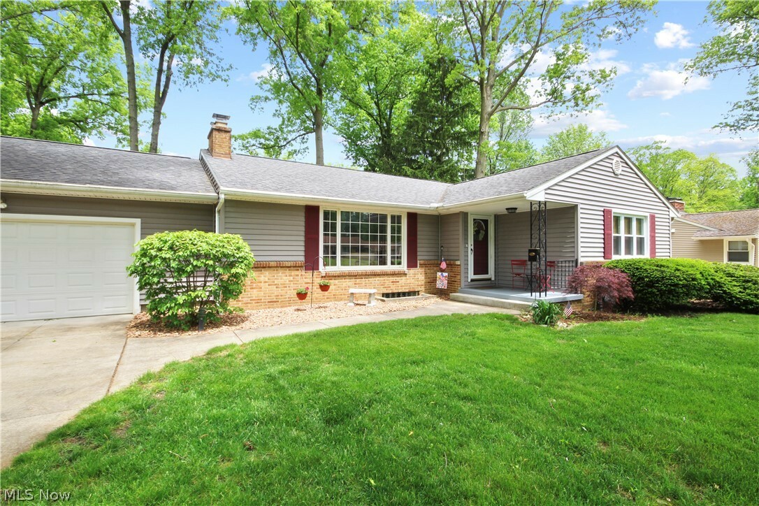 Property Photo:  350 Sleepy Hollow Drive  OH 44406 