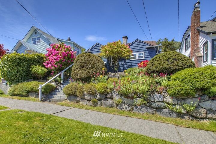 Property Photo:  4029 32nd Avenue SW  WA 98126 