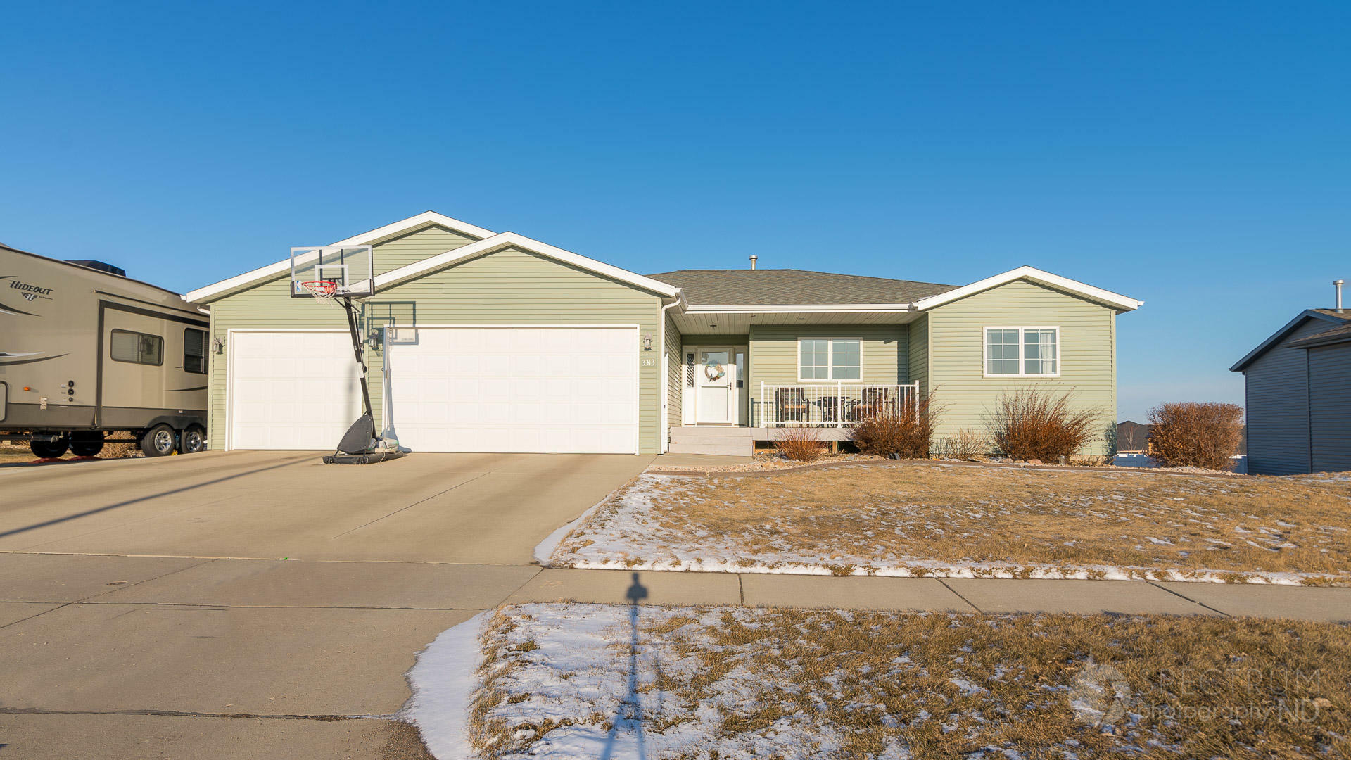 Property Photo:  3313 Roosevelt Drive  ND 58503 