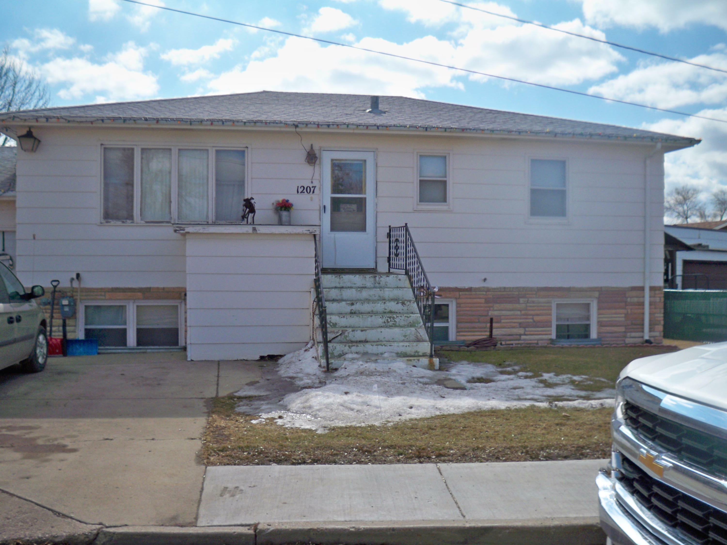 Property Photo:  1207 Ingals Avenue  ND 58504 