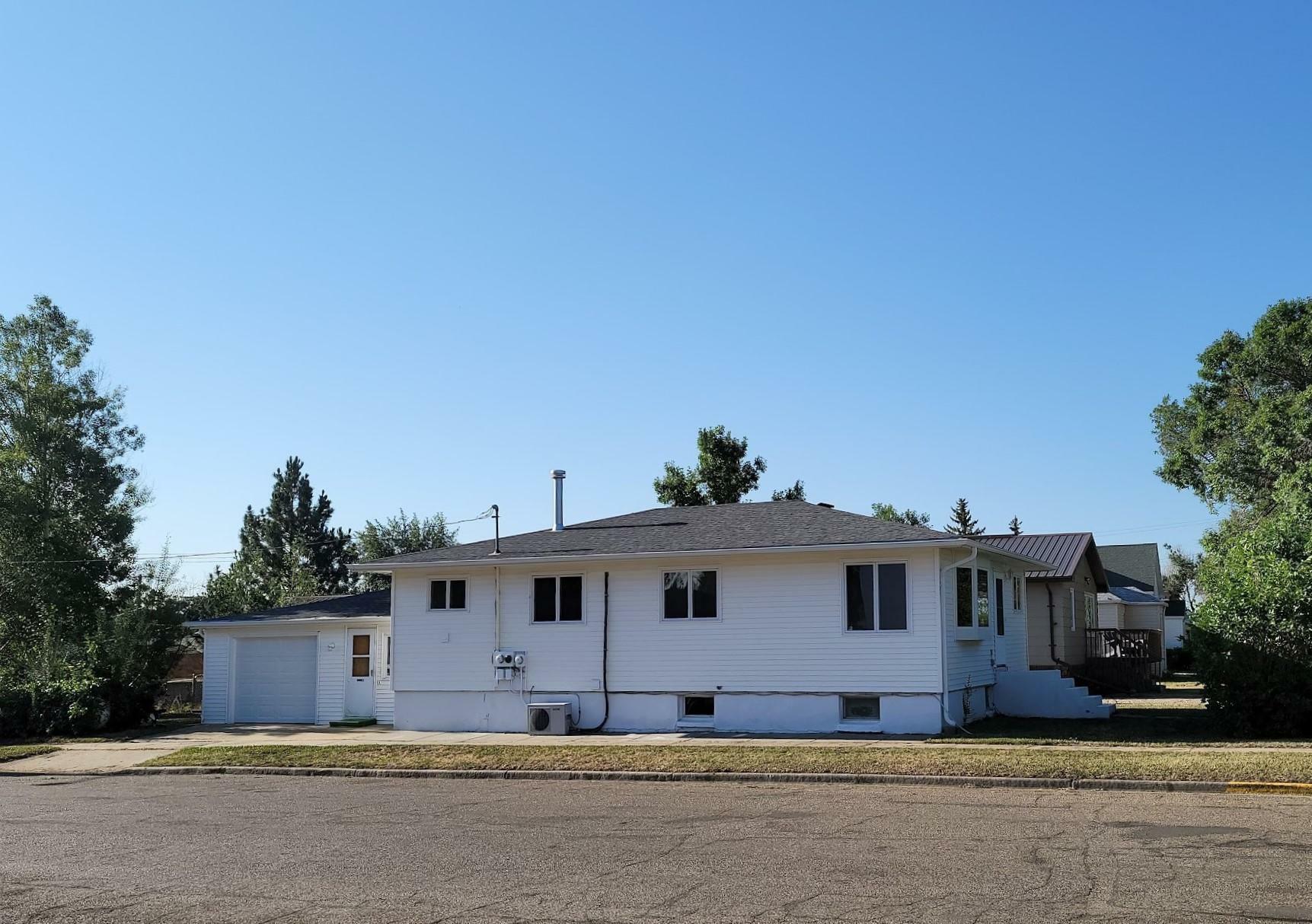 Property Photo:  320 2nd Avenue NW  ND 58523 